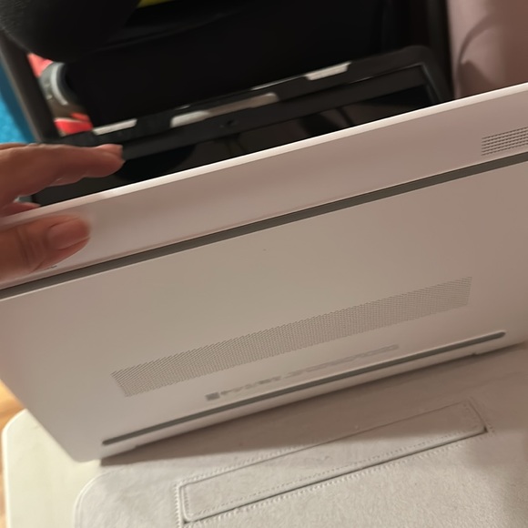 Hp Stream like new. Excellent condition, charger included - Picture 4 of 5